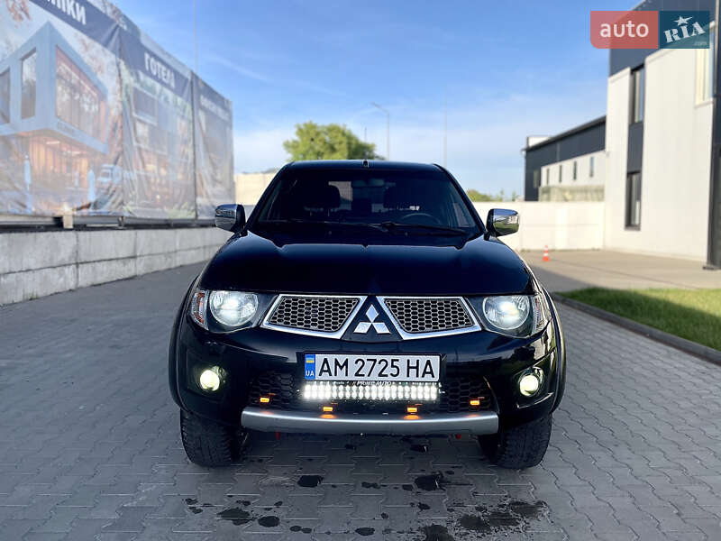 Mitsubishi L 200 2012