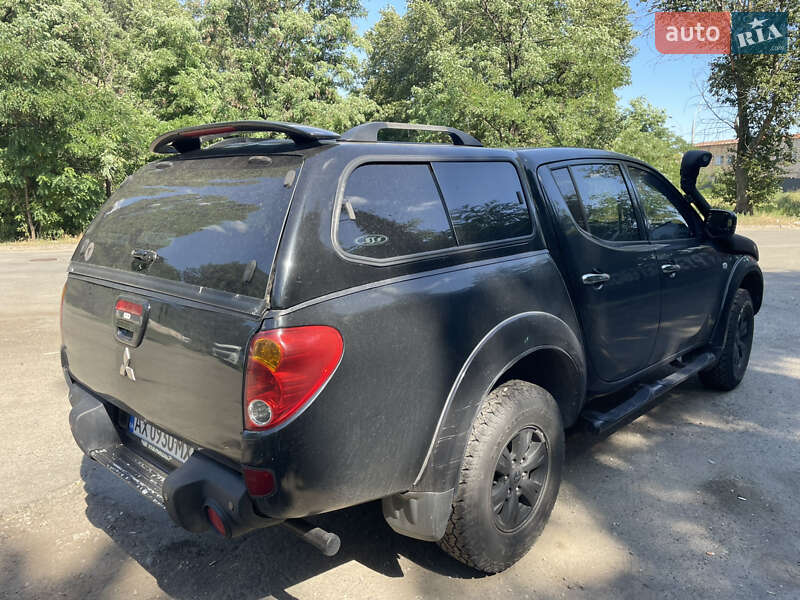 Пикап Mitsubishi L 200 2011 в Киеве