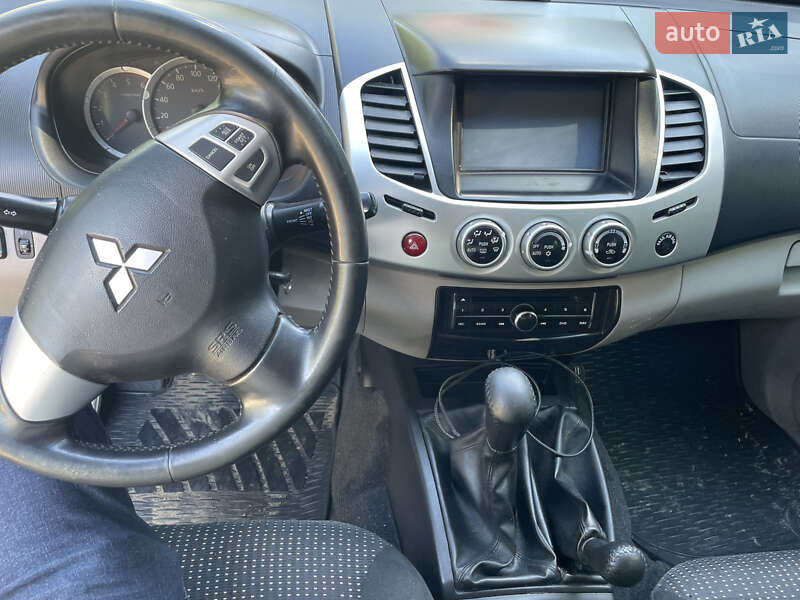 Пикап Mitsubishi L 200 2011 в Киеве