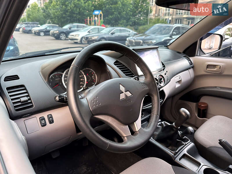 Пикап Mitsubishi L 200 2013 в Киеве