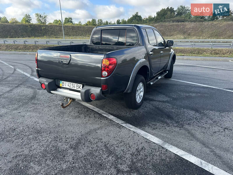 Пикап Mitsubishi L 200 2011 в Полтаве