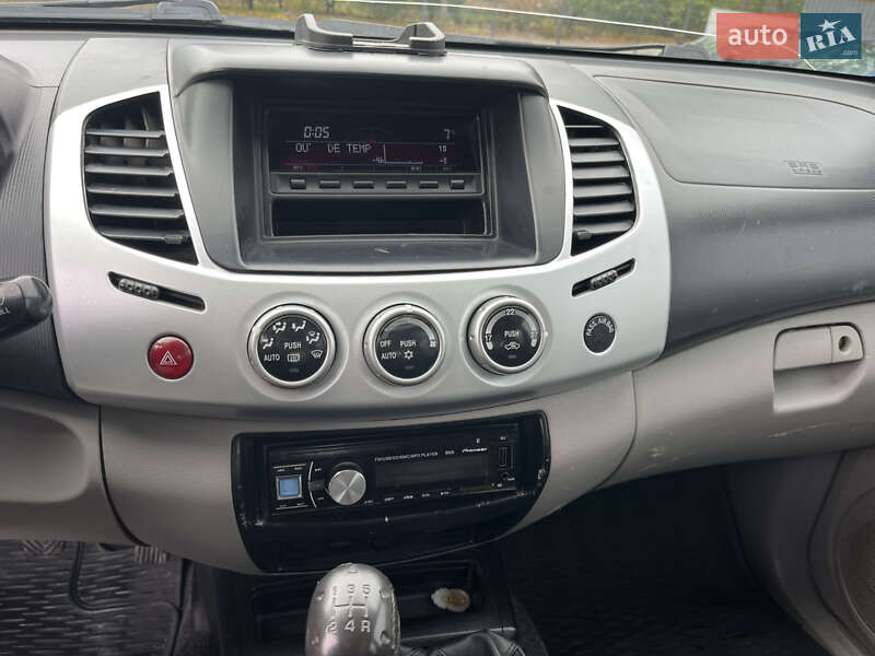 Пікап Mitsubishi L 200 2011 в Кропивницькому