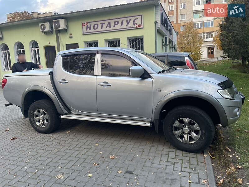 Пикап Mitsubishi L 200 2011 в Шептицькому