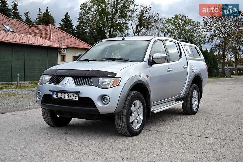 Пикап Mitsubishi L 200 1992 в Харькове фото Пикап Mitsubishi L 200 1992 в Харькове