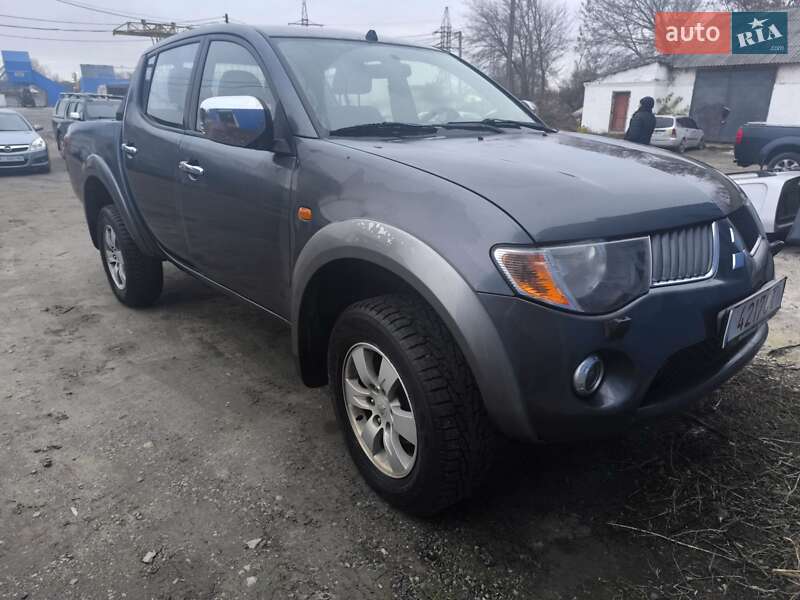 Mitsubishi L 200 2011