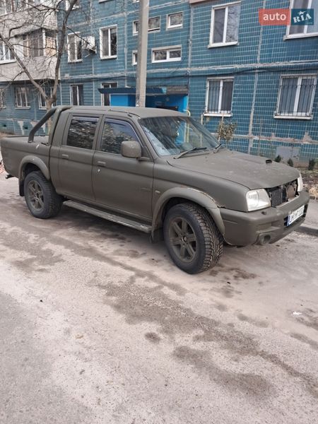 Mitsubishi L 200 2001