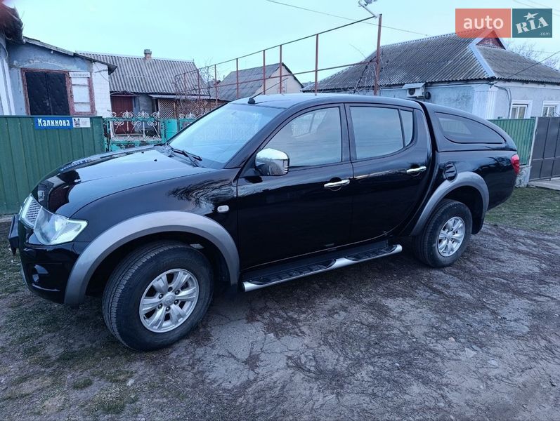 Mitsubishi L 200 2011