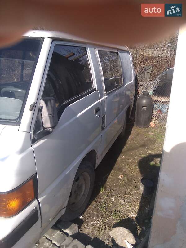 Вантажопасажирський фургон Mitsubishi L 300 1992 в Львові фото 5 Вантажопасажирський фургон Mitsubishi L 300 1992 в Львові
