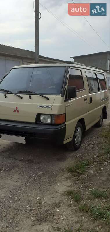 Минивэн Mitsubishi L 300 1988 в Черновцах