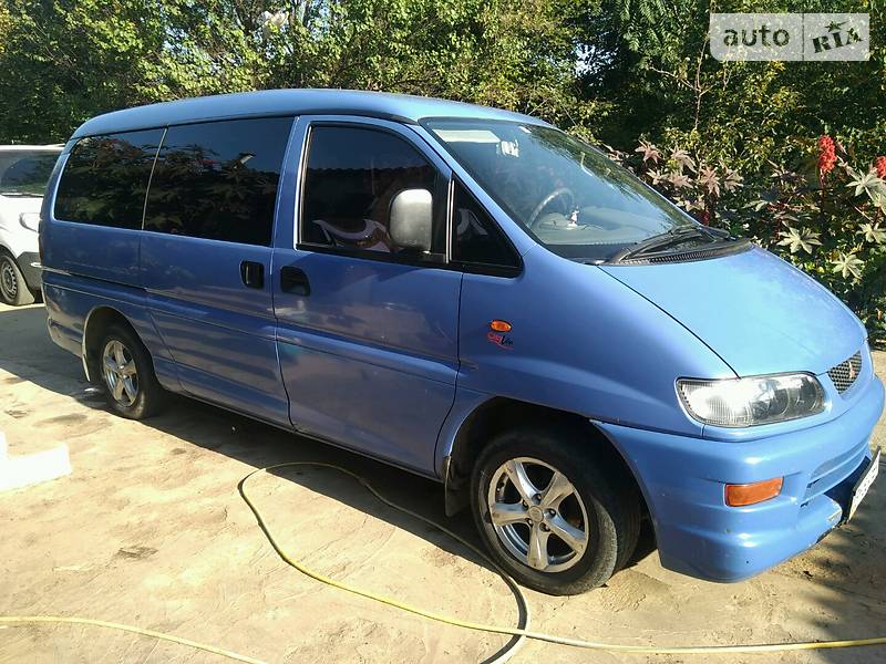 Вантажопасажирський фургон Mitsubishi L 400 1999 в 