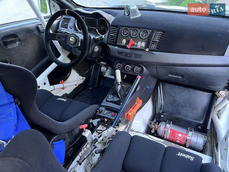 Седан Mitsubishi Lancer Evolution 2009 в Черновцах фото 16 Седан Mitsubishi Lancer Evolution 2009 в Черновцах