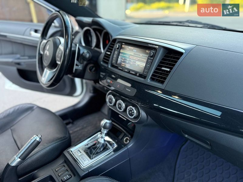 Седан Mitsubishi Lancer Evolution 2015 в Днепре