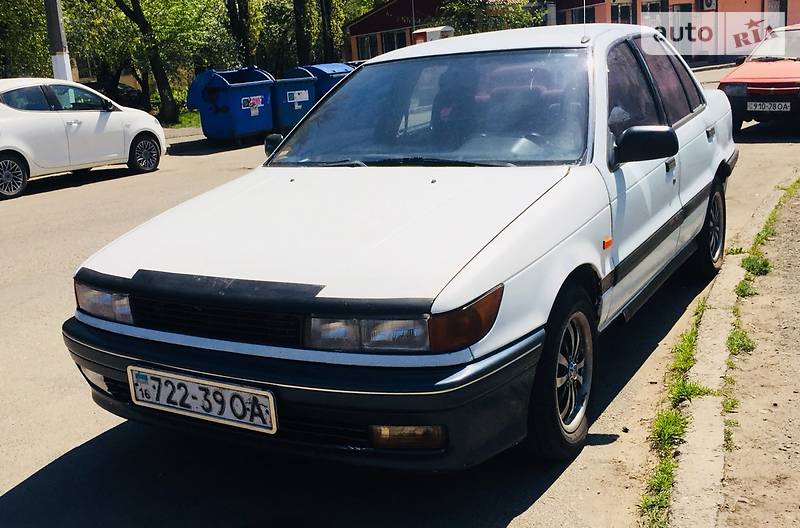 Mitsubishi Lancer 1990 года