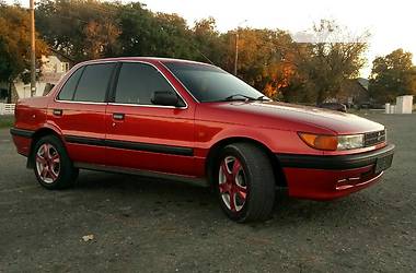 Седан Mitsubishi Lancer 1990 в Одессе