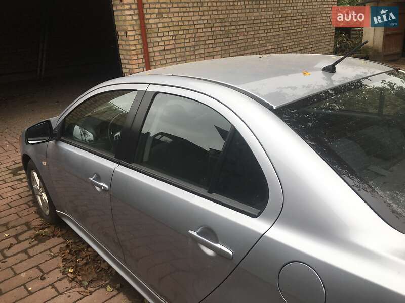Седан Mitsubishi Lancer 2010 в Луцьку