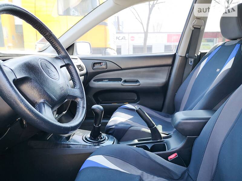Седан Mitsubishi Lancer 2003 в Києві