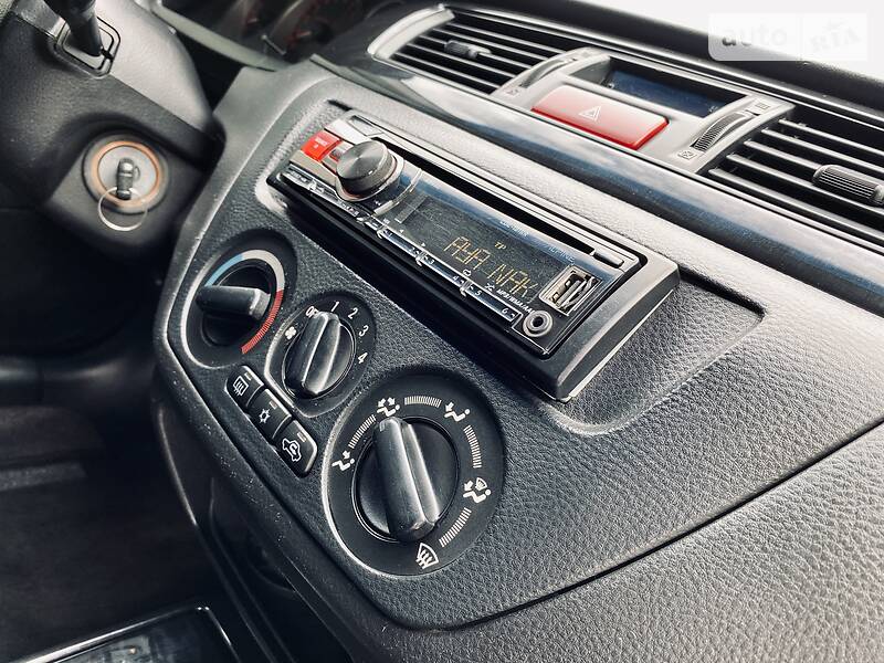 Седан Mitsubishi Lancer 2004 в Дніпрі