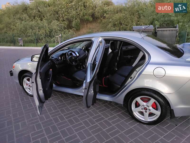 Седан Mitsubishi Lancer 2008 в Киеве