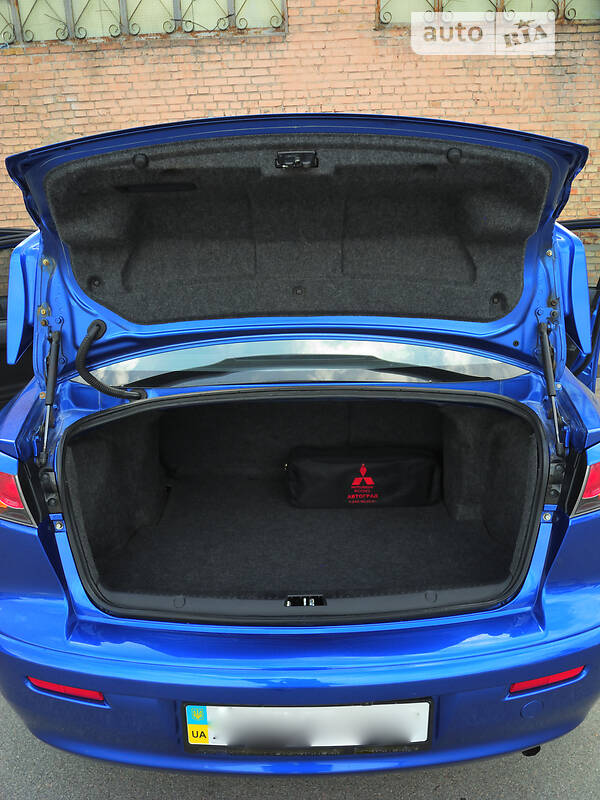 Седан Mitsubishi Lancer 2009 в Киеве
