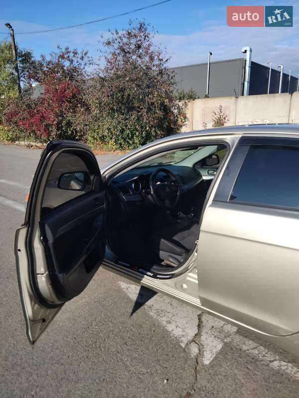 Седан Mitsubishi Lancer 2008 в Киеве