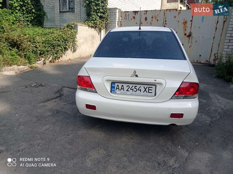 Седан Mitsubishi Lancer 2008 в Киеве