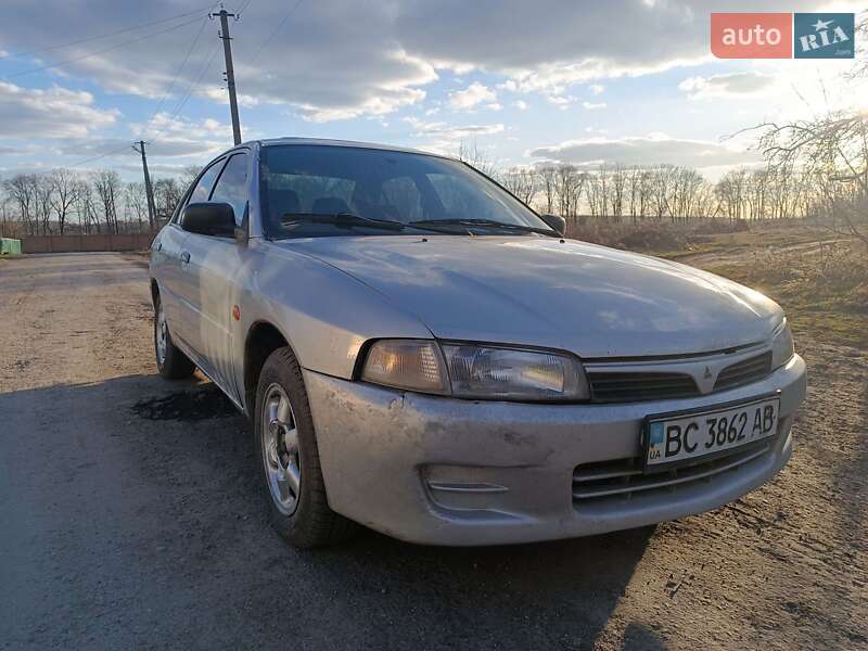 Седан Mitsubishi Lancer 1996 в Ярмолинцах