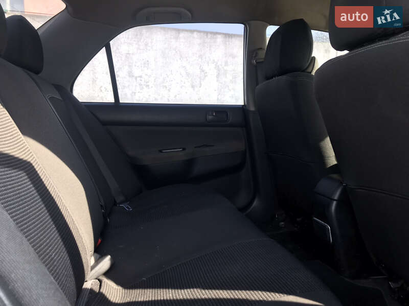 Седан Mitsubishi Lancer 2004 в Днепре