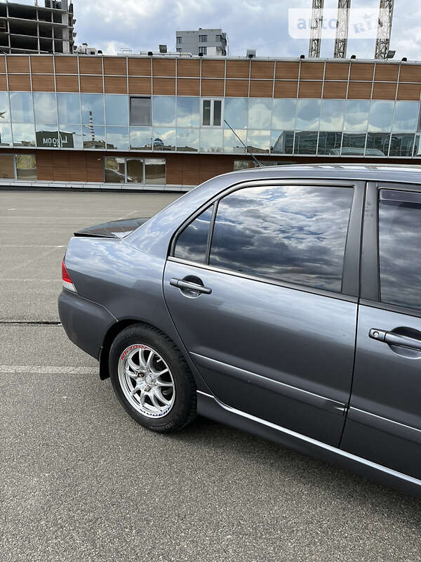Седан Mitsubishi Lancer 2006 в Корце