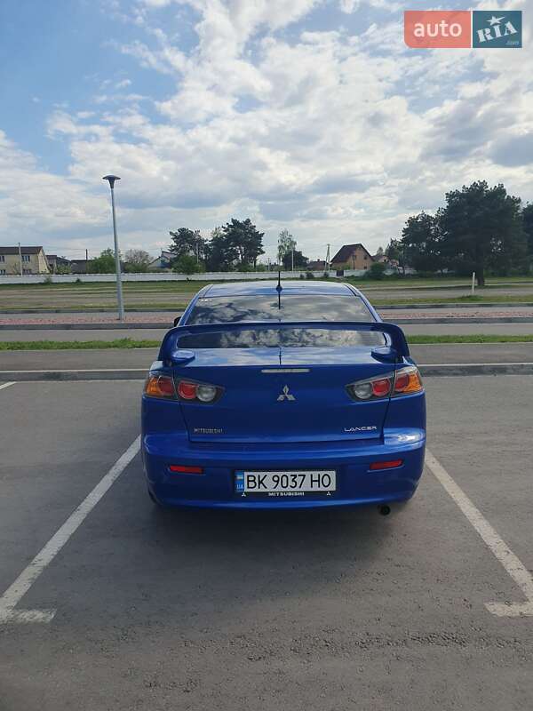 Седан Mitsubishi Lancer 2016 в Сарнах