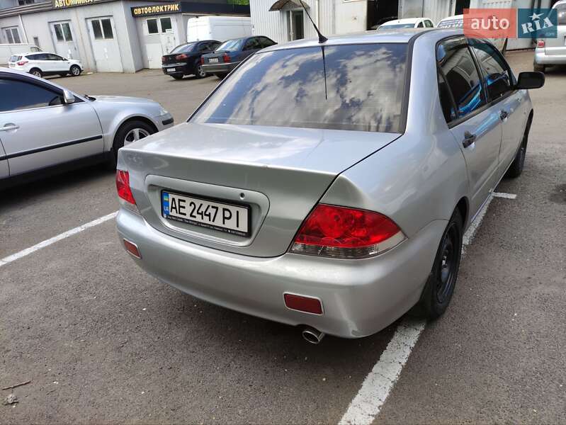 Седан Mitsubishi Lancer 2004 в Кривом Роге