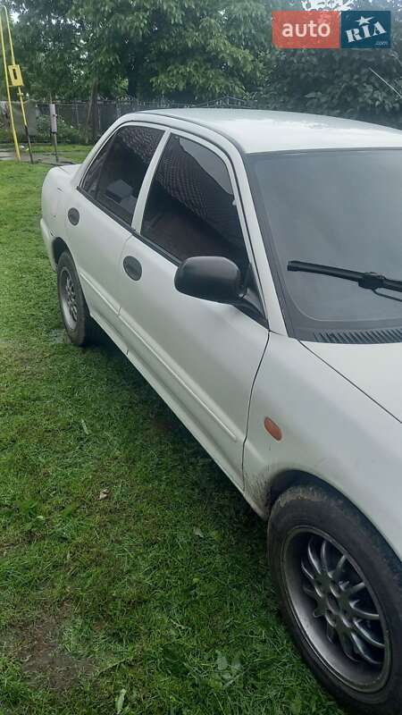 Седан Mitsubishi Lancer 1994 в Надворной