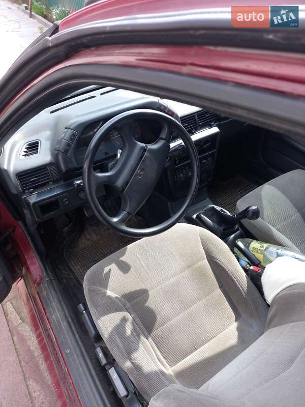 Седан Mitsubishi Lancer 1993 в Коростене