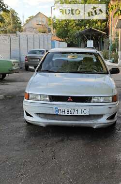 Седан Mitsubishi Lancer 1990 в 