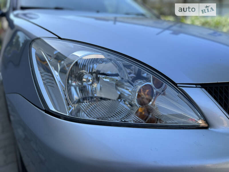 Седан Mitsubishi Lancer 2005 в Черновцах