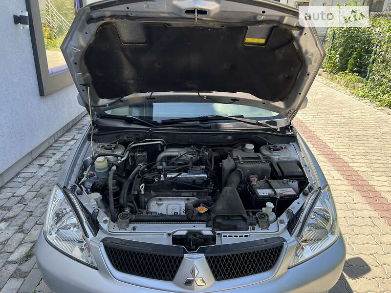 Седан Mitsubishi Lancer 2005 в Черновцах