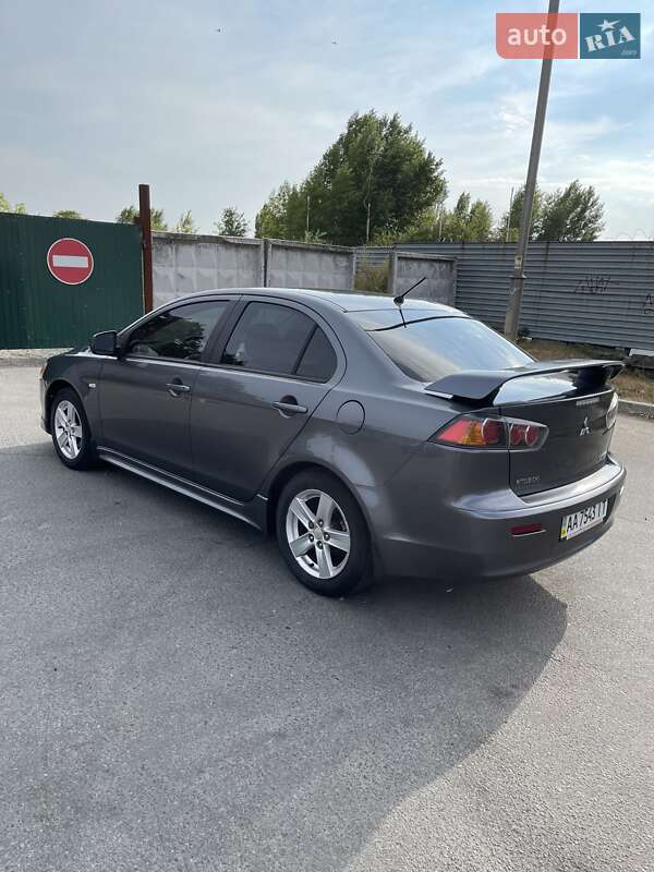 Седан Mitsubishi Lancer 2009 в Киеве