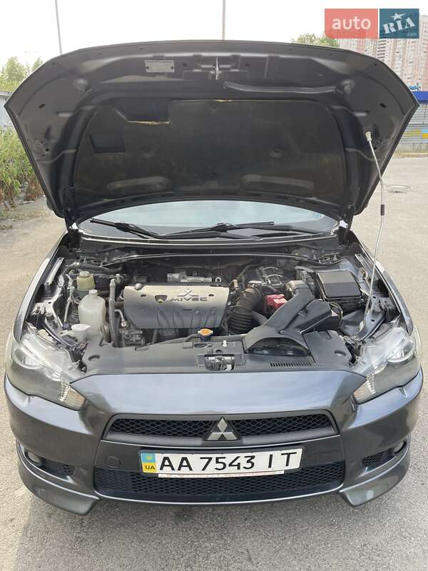 Седан Mitsubishi Lancer 2009 в Киеве