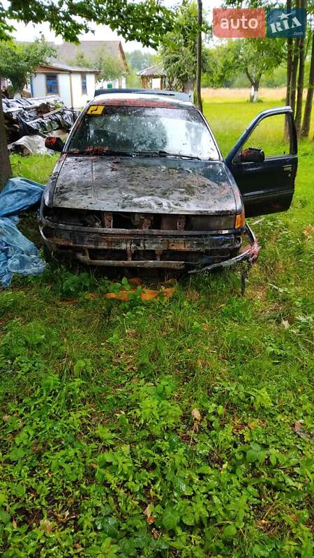 Седан Mitsubishi Lancer 1990 в Звягеле