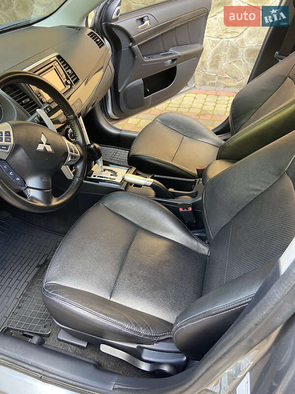 Седан Mitsubishi Lancer 2016 в Львове