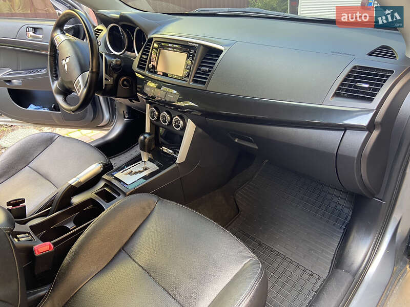 Седан Mitsubishi Lancer 2016 в Львове