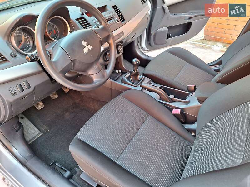 Седан Mitsubishi Lancer 2008 в Ромнах