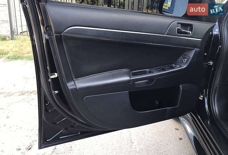 Седан Mitsubishi Lancer 2015 в Івано-Франківську