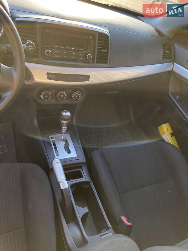 Седан Mitsubishi Lancer 2015 в Александрие