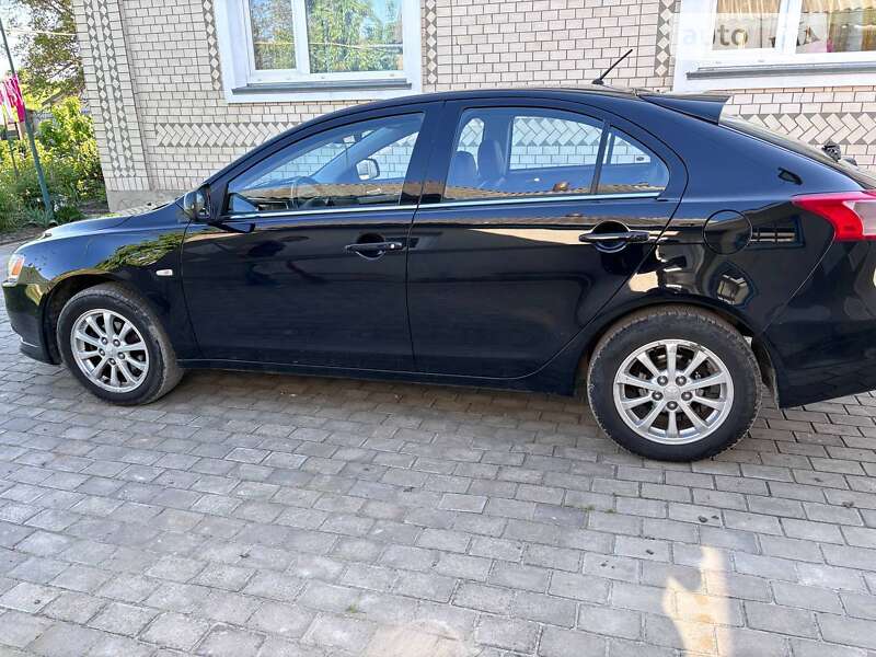 Хэтчбек Mitsubishi Lancer 2011 в Полонном