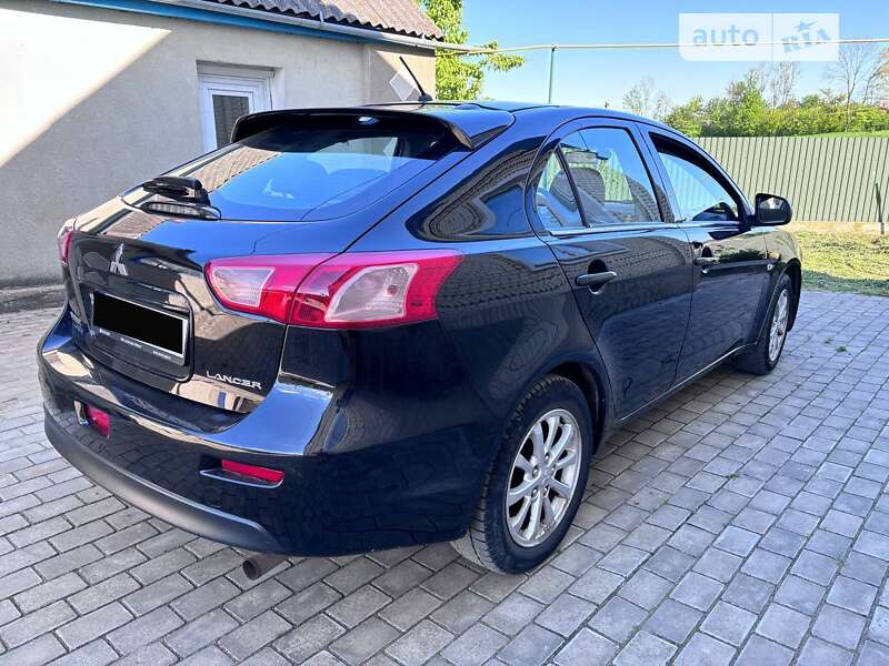 Хэтчбек Mitsubishi Lancer 2011 в Полонном