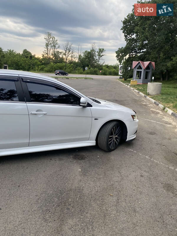 Седан Mitsubishi Lancer 2016 в Умани