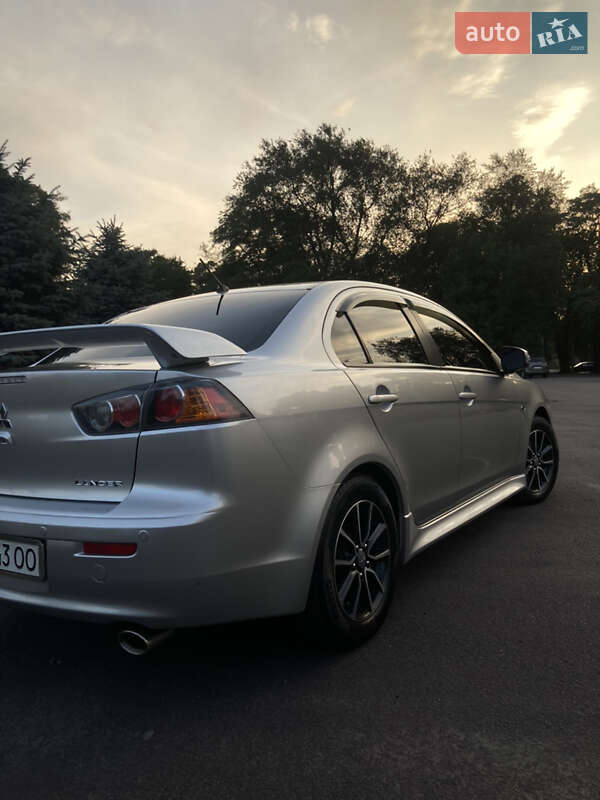 Седан Mitsubishi Lancer 2017 в Каменском