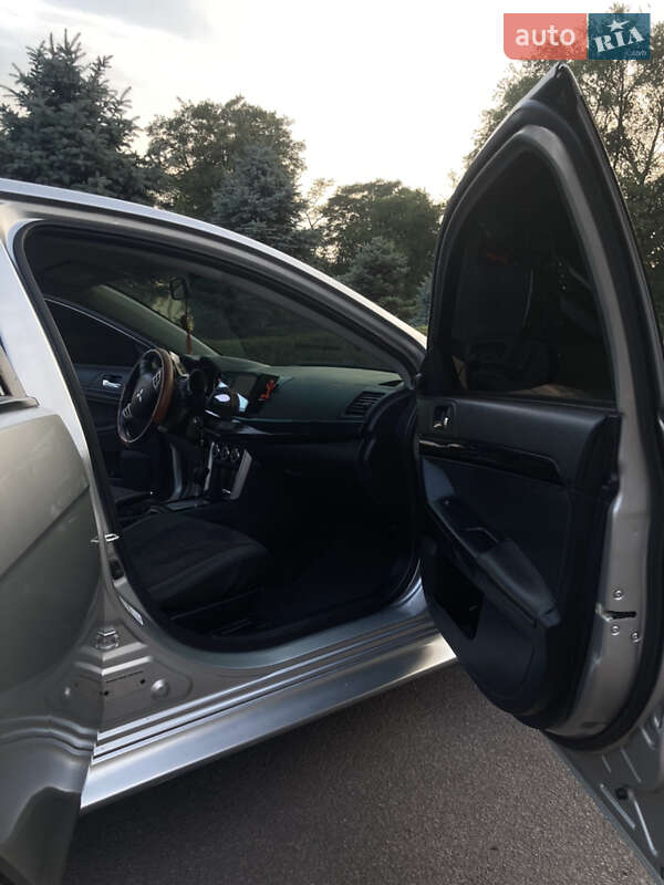 Седан Mitsubishi Lancer 2017 в Каменском