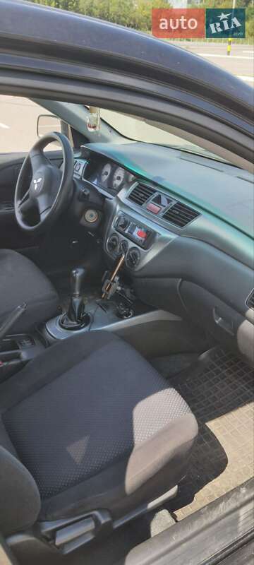 Седан Mitsubishi Lancer 2009 в Киеве