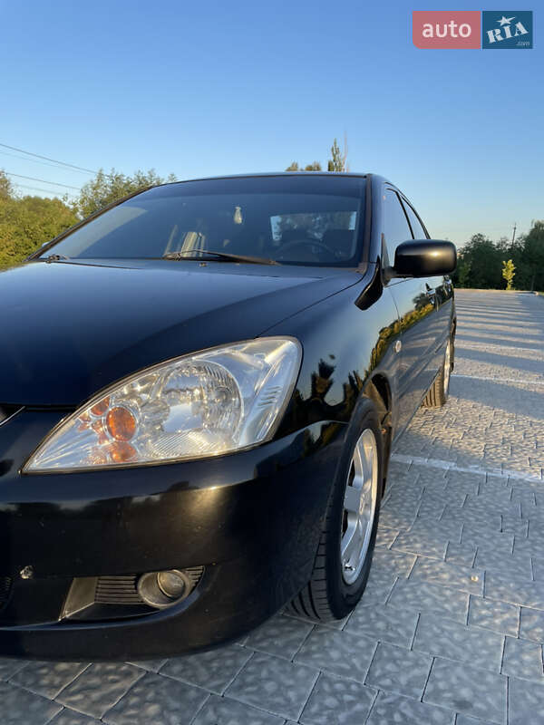 Седан Mitsubishi Lancer 2004 в Львові фото 5 Седан Mitsubishi Lancer 2004 в Львові